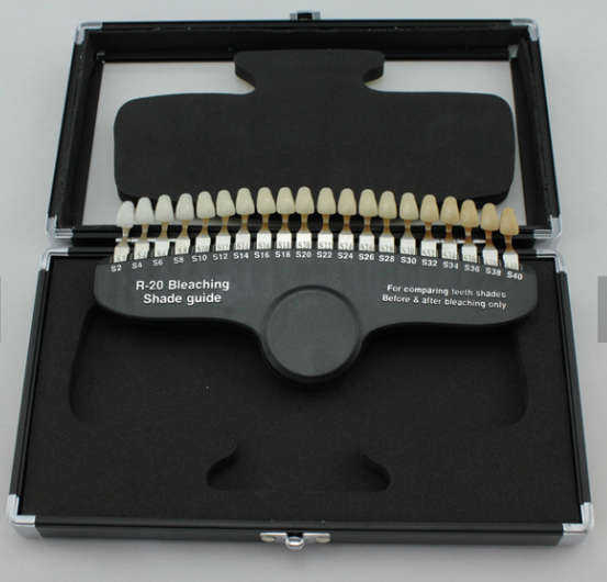 Guida Professionale ai Colori  - Teeth Whitening Free recensione e prezzo